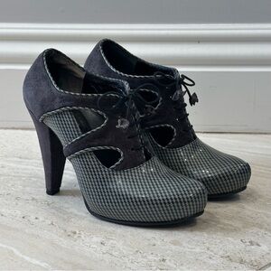 Cè fou Shoo Grey Suede Platform Heels - US 6